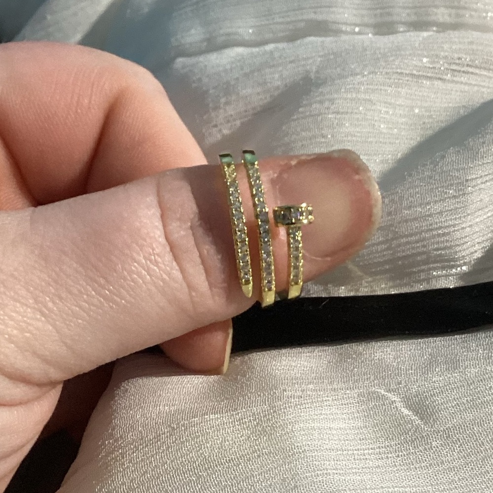 💋💄18k Gold Polymer Sparkling Zircon Swirl Nail Ring - Picture 11 of 17